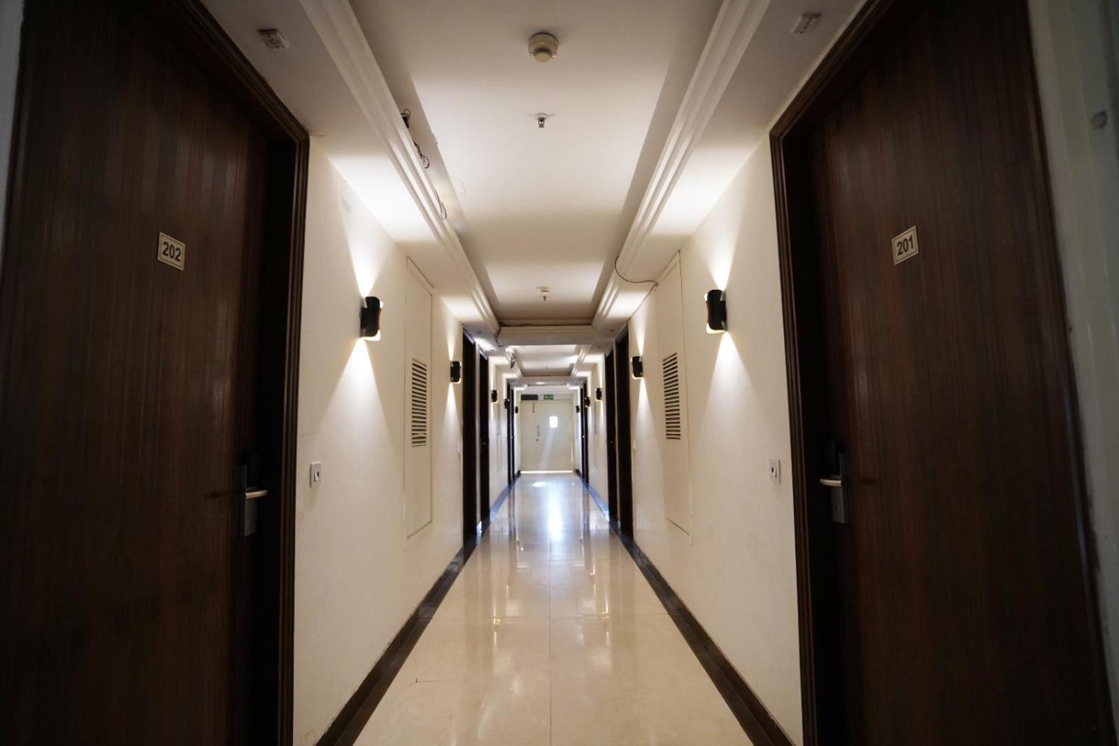Hotel Leo Saffron - Pitampura Delhi (National Capital Territory of India) Exterior foto