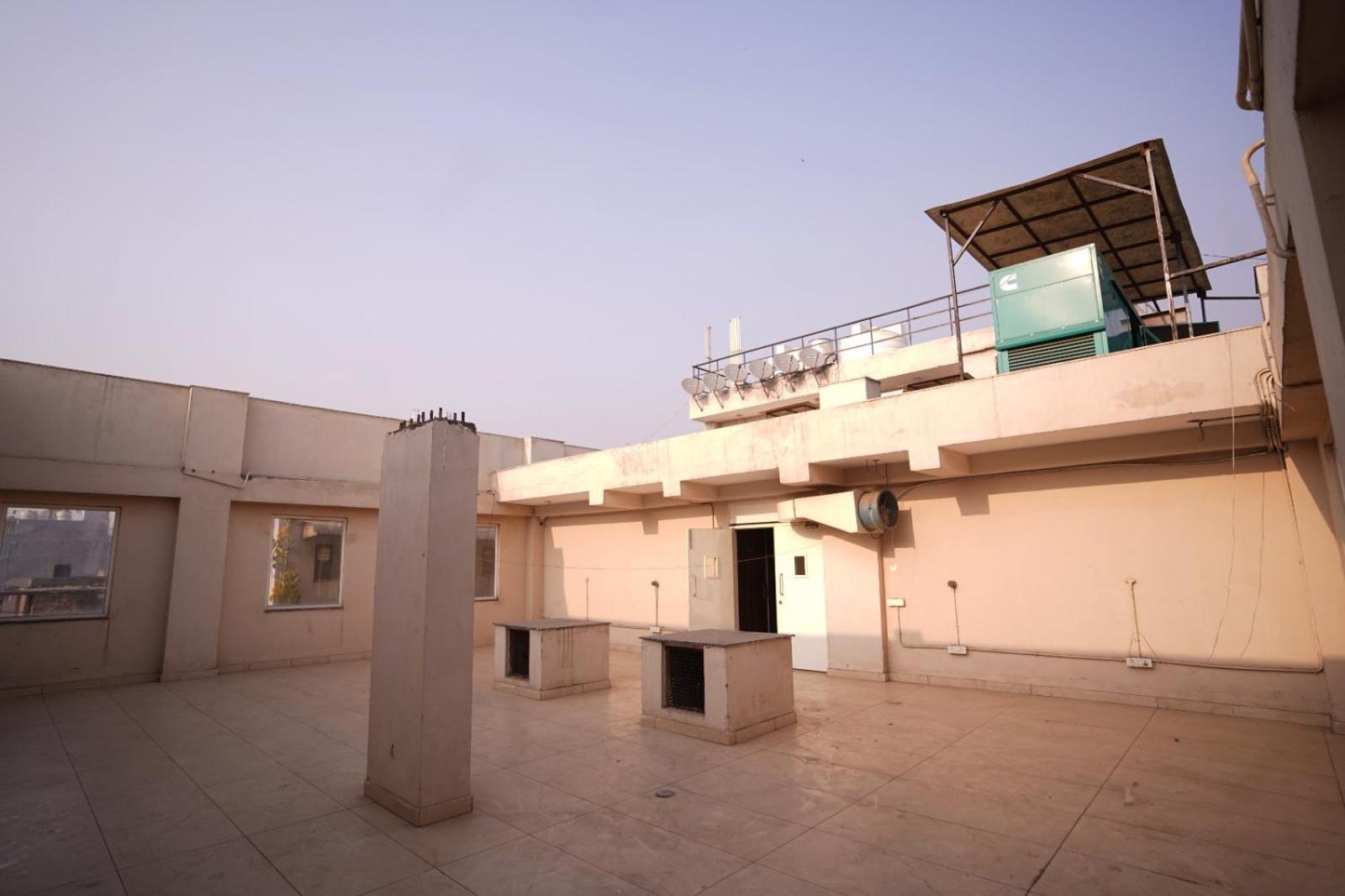 Hotel Leo Saffron - Pitampura Delhi (National Capital Territory of India) Exterior foto